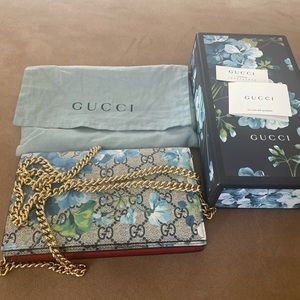 Gucci Bloom Wallet on Chain